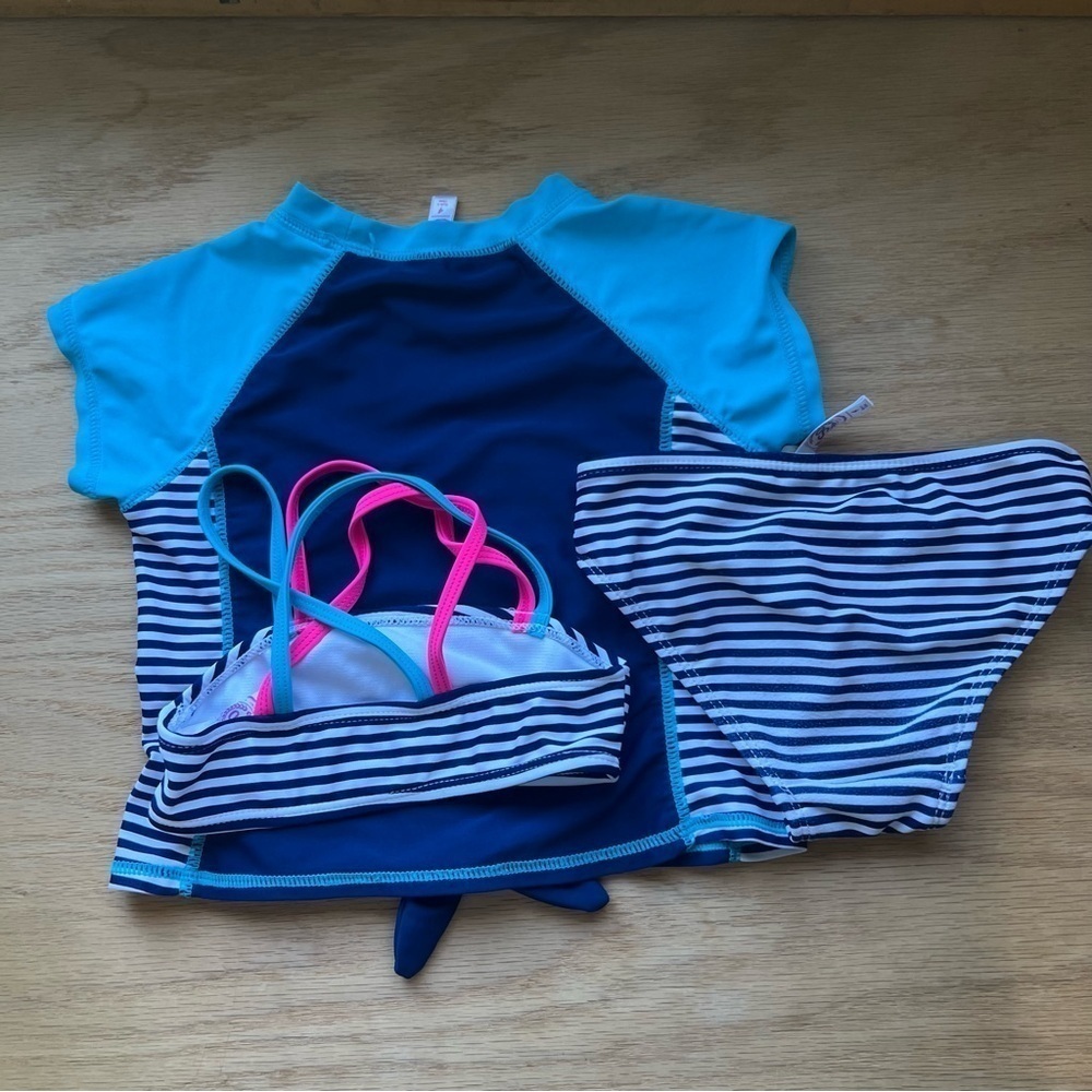So Swimsuit Set Size 4 - Picture 2 of 3